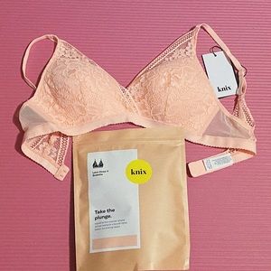 BNWT Knix Deep V Lace bralette size medium